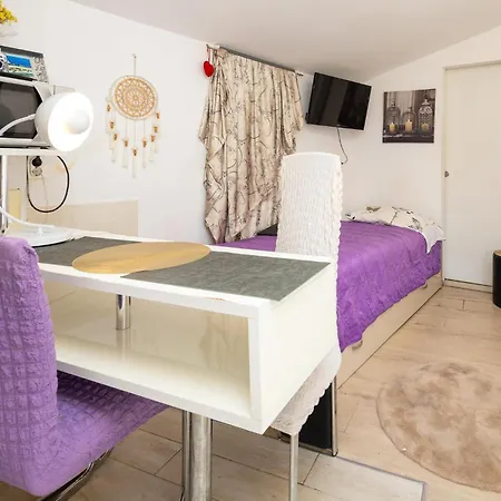 Appartement Awesome In With Wifi